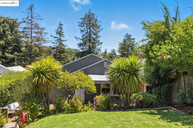 4007 Lyman Rd, Oakland CA: https://media.crmls.org/mediaz/62544441-bd54-436f-b95a-dfce045d20ad.jpg