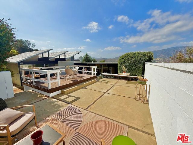 8554 Day Street, Sunland CA: https://media.crmls.org/mediaz/6254e46e-98d9-4780-8f9d-5d42bcad4a01.jpg