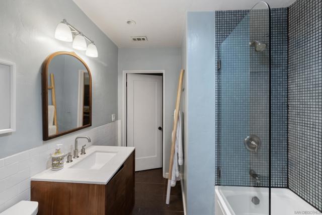 4826 Biona Dr, San Diego CA: https://media.crmls.org/mediaz/6254f5f2-6b34-4750-ab96-305e6c15c71e.jpg
