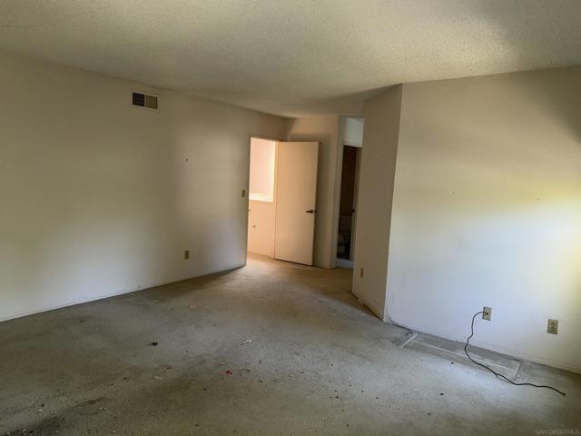 7551 Rainswept Ln, San Diego CA: https://media.crmls.org/mediaz/62553256-7aa2-4de2-8164-248f6728653f.jpg