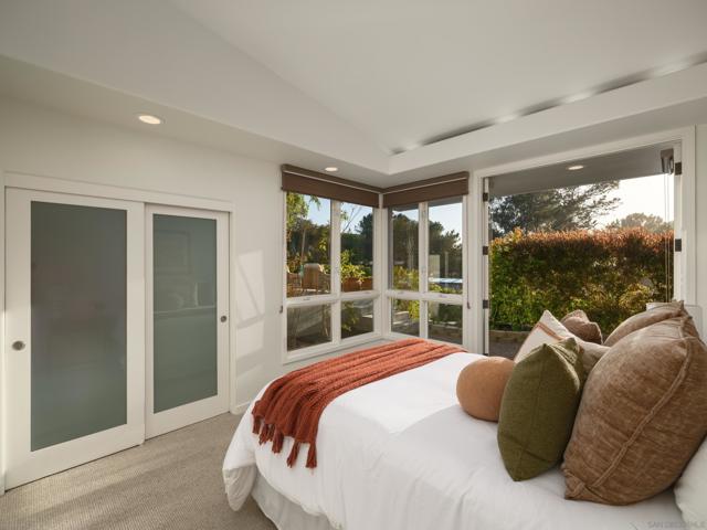 327 Pine Needles Dr, Del Mar CA: https://media.crmls.org/mediaz/62558d3a-2c5e-4efd-88bf-8a554b2af212.jpg