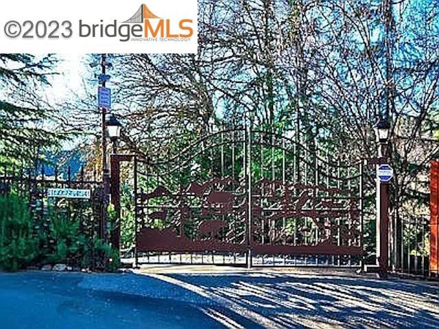 Image 4 of 60 For 10944 Shady Brook Dr