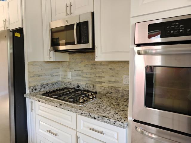 522 Lagunitas Lane, Hayward CA: https://media.crmls.org/mediaz/625635cf-1cfe-45b6-ac6b-6abc0cc8edbc.jpg