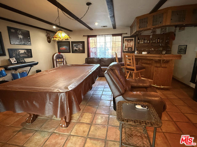 33931 Hanawalt Road, Agua Dulce CA: https://media.crmls.org/mediaz/62566efc-7697-45be-a68d-1f7be05940f1.jpg