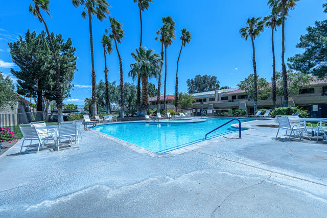 2820 N Arcadia Court, Palm Springs CA: https://media.crmls.org/mediaz/6256e47b-16ed-4f3b-85e0-2e174961063f.jpg