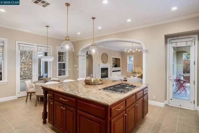206 Glory Lily Ct, San Ramon CA: https://media.crmls.org/mediaz/6257efb6-61cf-498b-bf61-6afe1c9e60d2.jpg