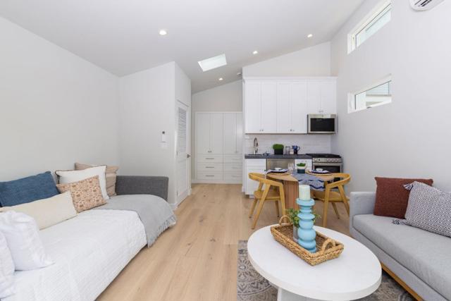 355 30th Avenue, Santa Cruz CA: https://media.crmls.org/mediaz/6258401c-22cc-4cc7-a0c9-4be770f92731.jpg