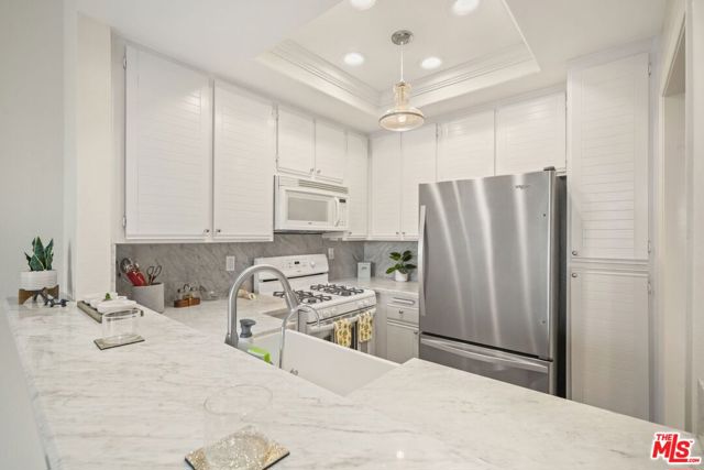 Image 10 of 33 For 8505 Gulana Avenue 4217