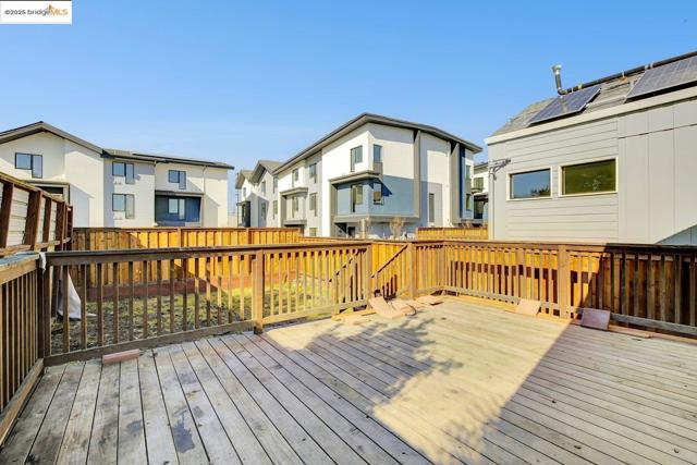 2419 Linden St, Oakland CA: https://media.crmls.org/mediaz/62591cc6-dd20-4bda-a6fe-865f9bca44ba.jpg