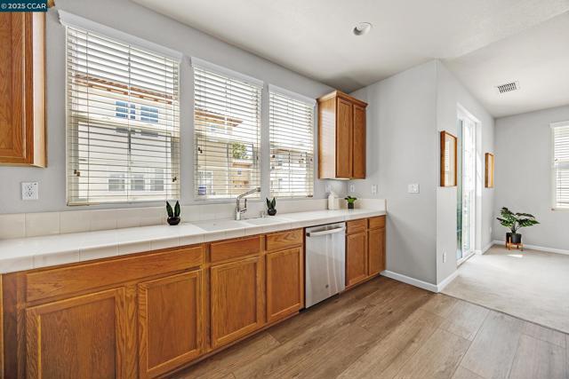 47 Matisse Ct, Pleasant Hill CA: https://media.crmls.org/mediaz/62592591-3803-4520-9539-6de16d4964e4.jpg