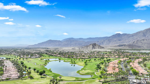 80208 Whisper Rock Way, La Quinta CA: https://media.crmls.org/mediaz/62592ce0-eb7f-4017-8ad1-c2713347d6d9.jpg