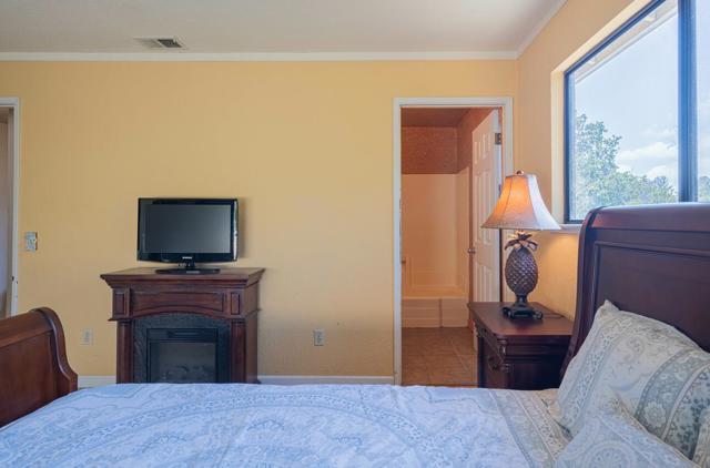 18105 Wylie Hill Lane, Prunedale CA: https://media.crmls.org/mediaz/6259715b-a2cb-42dd-9494-0c4e3acb8109.jpg