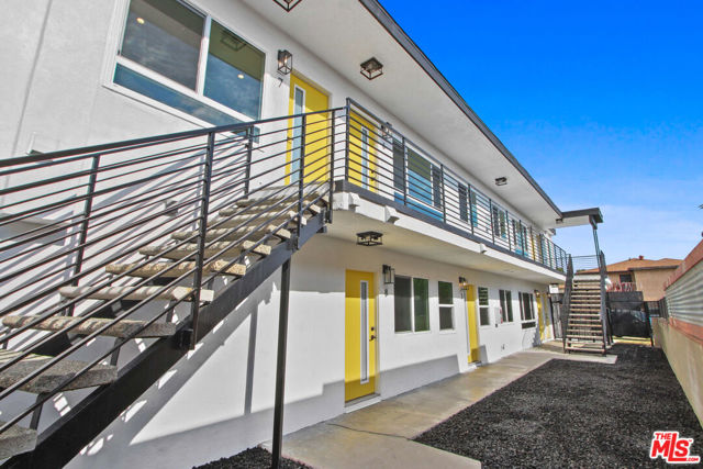 5529 Dairy Avenue, Long Beach CA: https://media.crmls.org/mediaz/6259aa43-d689-4bde-b632-5f1172066484.jpg