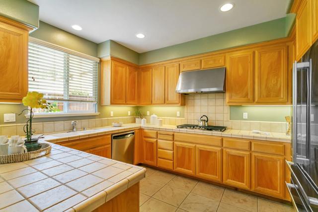 685 E Central Avenue, Morgan Hill CA: https://media.crmls.org/mediaz/625a3cfb-61a7-4120-a1de-7703ce3fabc5.jpg