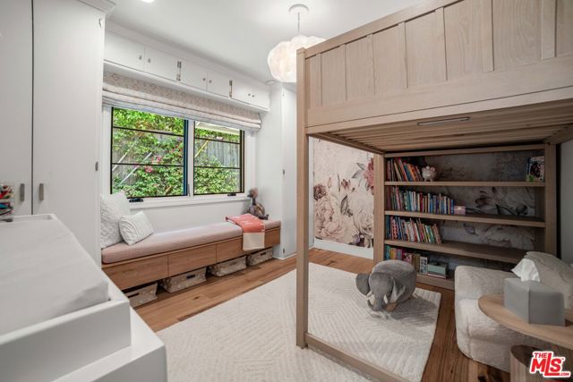 2701 Roscomare Road, Los Angeles CA: https://media.crmls.org/mediaz/625a814e-5c9d-4e3f-bb08-b0efcfd86ec7.jpg