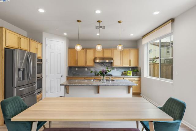 257 E Terra Mia Ave, Mountain House CA: https://media.crmls.org/mediaz/625abec5-8ab0-4437-a6b0-4277d2893f5e.jpg