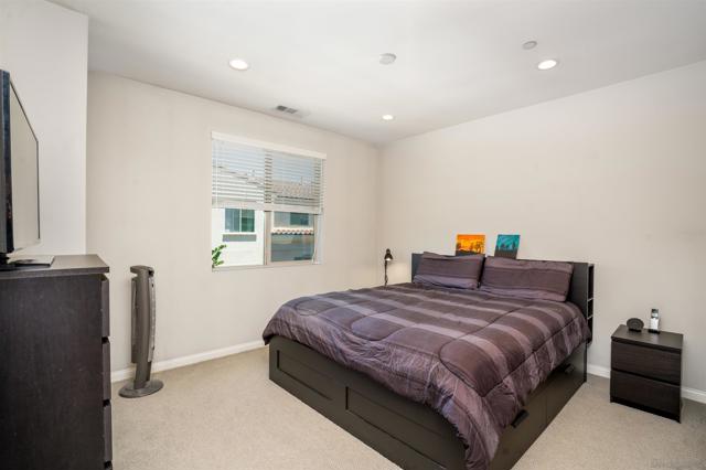 16206 Veridian Cir, San Diego CA: https://media.crmls.org/mediaz/625b1f94-660b-404d-baa2-1cf3165b8704.jpg