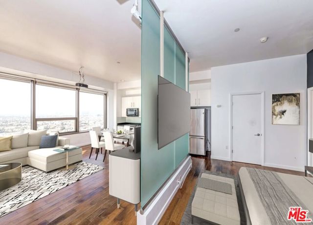 1100 Wilshire Boulevard, Los Angeles CA: https://media.crmls.org/mediaz/625b5084-37b3-462e-ac0b-e779202612b0.jpg