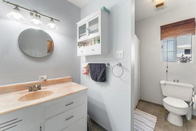 4 Athlone Way, Menlo Park CA: https://media.crmls.org/mediaz/625b5db8-9087-4608-8d5f-88c92d428bf3.jpg