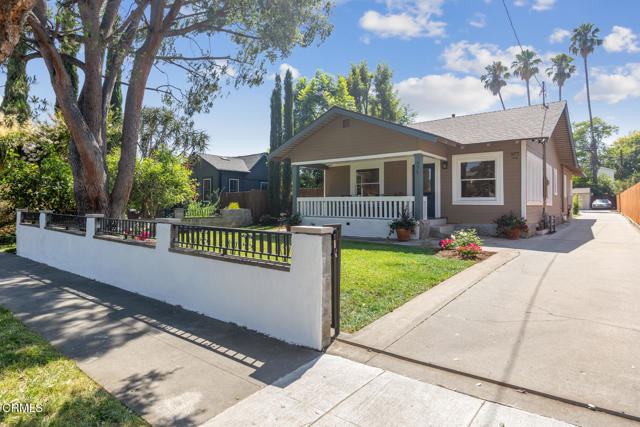 975 N Mentor Avenue, Pasadena CA: https://media.crmls.org/mediaz/625c4690-344a-4978-9218-62924418afe0.jpg