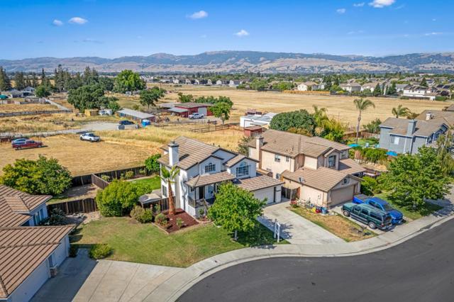9082 Spencer Court, Gilroy CA: https://media.crmls.org/mediaz/625ce954-a7df-4183-aff3-35d65780c083.jpg