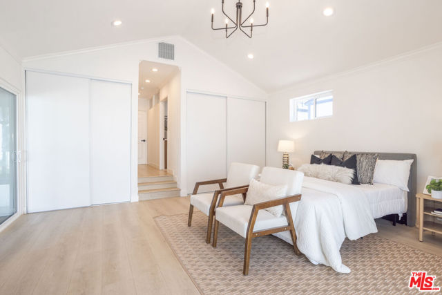 824 N Lima Street, Burbank CA: https://media.crmls.org/mediaz/625d64ba-42fd-4cd0-bf31-8345c3709b4f.jpg