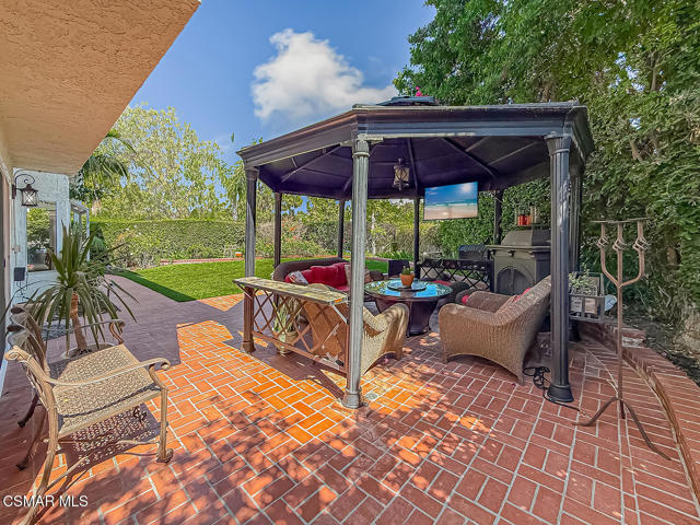 2848 Bayham Cir, Thousand Oaks CA: https://media.crmls.org/mediaz/625d9d76-8e7e-4058-b6a6-3d3d7cbebb9e.jpg