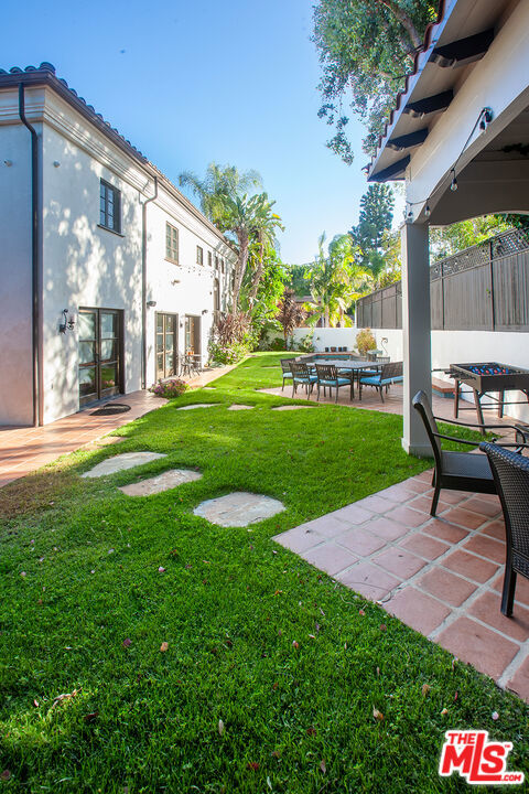 3501 Caribeth Drive, Encino CA: https://media.crmls.org/mediaz/625db882-0fc4-4f3a-8104-cfaf28ee9f5d.jpg