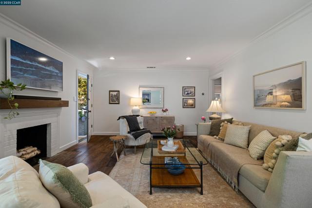 2716 W Newell Ave, Lafayette CA: https://media.crmls.org/mediaz/625e2069-17e8-4094-8a95-151ab57ca9f3.jpg