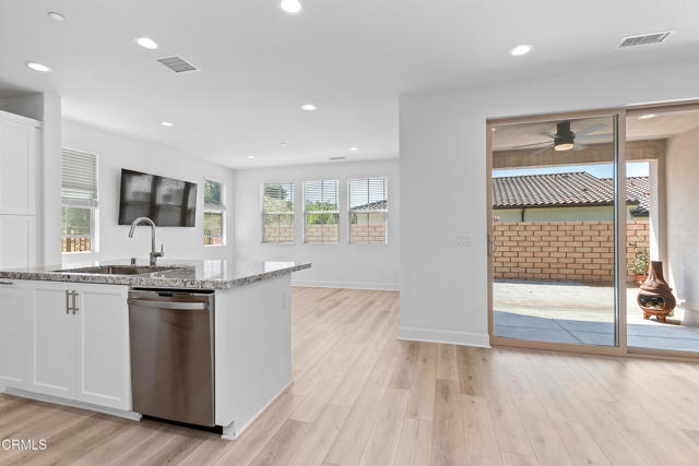 5024 Rexton Drive, Camarillo CA: https://media.crmls.org/mediaz/625e44a7-53c5-4cae-aed2-de7f312cfb85.jpg
