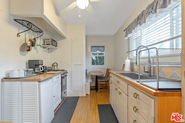 41 Vicente Terrace, Santa Monica CA: https://media.crmls.org/mediaz/625e4c55-eeb6-4650-b47d-1fbda815fdb0.jpg