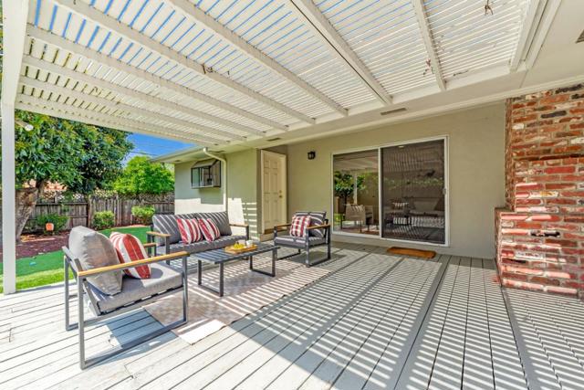 171 E Creek Drive, Menlo Park CA: https://media.crmls.org/mediaz/625e5680-9a54-4b24-97d1-9b8bb84a4aac.jpg