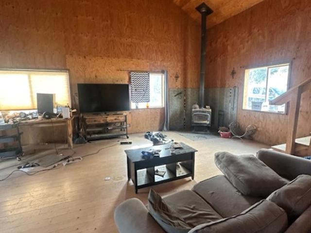 1900 Devils Gulch Road, Hayfork CA: https://media.crmls.org/mediaz/625f07a1-2994-4b45-9642-446e1d4296dd.jpg