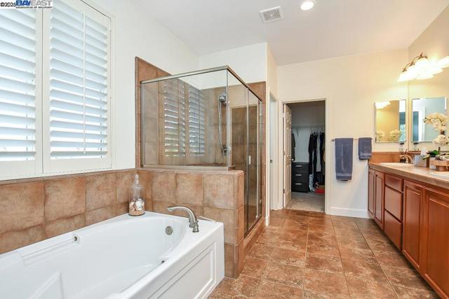 632 Dickinson Ct, Discovery Bay CA: https://media.crmls.org/mediaz/625f11a4-a4b3-4679-81a8-f3f3d253043a.jpg