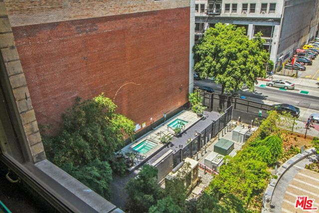 460 S Spring Street, Los Angeles CA: https://media.crmls.org/mediaz/625f897e-7e56-4d90-bee8-2d6a27127fa1.jpg