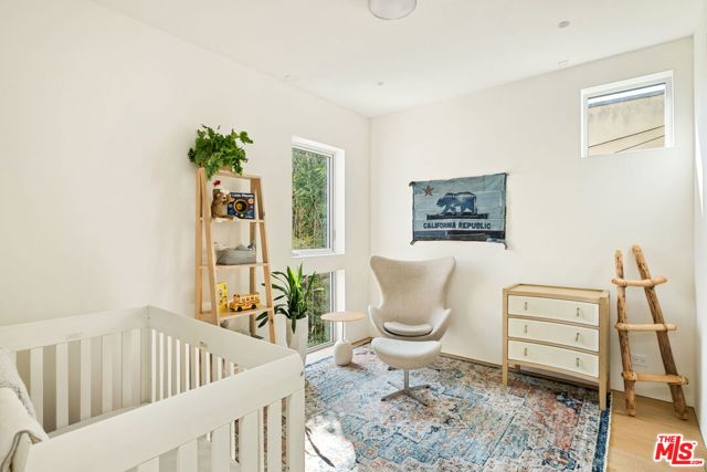 518 Sunset Avenue, Venice CA: https://media.crmls.org/mediaz/625ff283-245c-436b-99f9-94aa76b46e8b.jpg