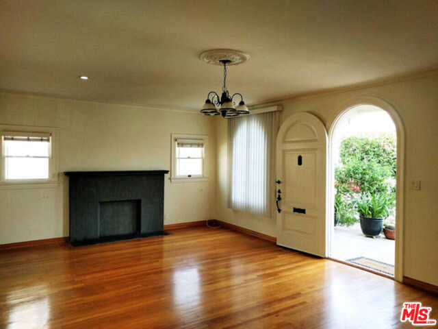 4418 Victoria Park Place, Los Angeles CA: https://media.crmls.org/mediaz/62600785-208e-4fa8-9afb-8970c5f2a300.jpg