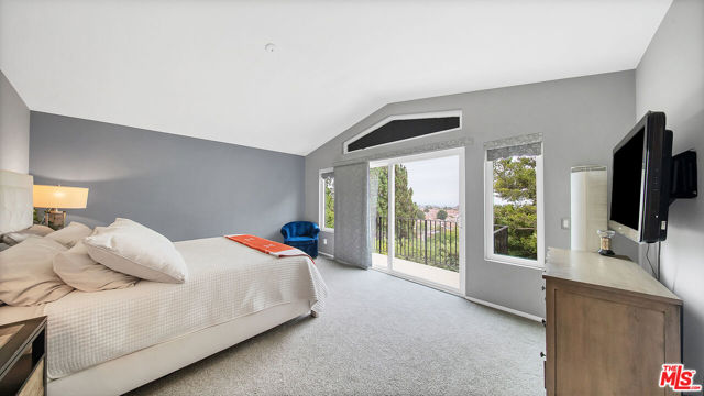 19638 Kilfinan Street, Porter Ranch CA: https://media.crmls.org/mediaz/62601d03-20e9-4c4e-8b0f-672325e8c87b.jpg