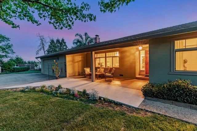 10495 Garcia Lane, Gilroy CA: https://media.crmls.org/mediaz/62602fa6-27b9-4f93-8648-20169f50991c.jpg