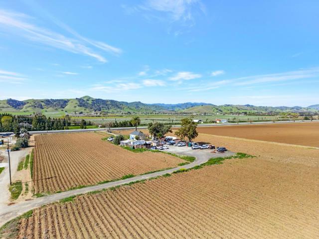 11580 Monterey Road, Gilroy CA: https://media.crmls.org/mediaz/6261278b-bb52-4b89-a2c4-17aa4d2eb118.jpg