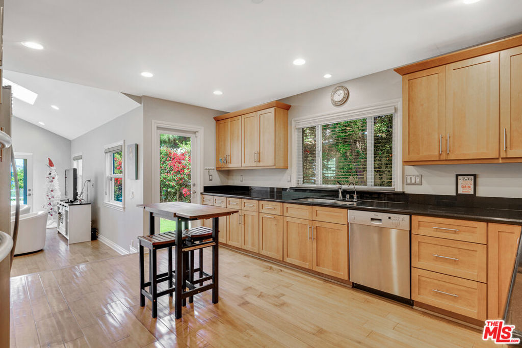 3733 Willowcrest AvenueStudio City img 33