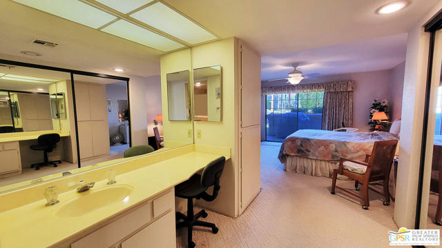 2700 E Mesquite Avenue, Palm Springs CA: https://media.crmls.org/mediaz/62614e39-10b2-42e3-b417-5c95a2d7d409.jpg