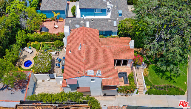 331 S Medio Drive, Los Angeles CA: https://media.crmls.org/mediaz/62621ca1-64b9-4135-ad56-c4b0a1c7777b.jpg