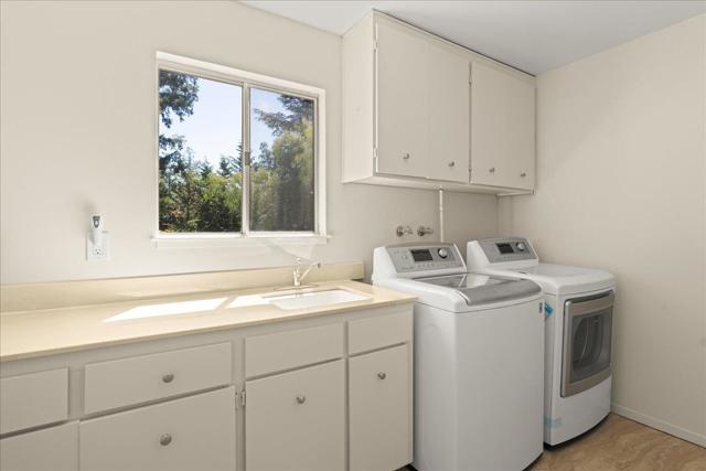 878 Hillcrest Drive, Redwood City CA: https://media.crmls.org/mediaz/62622cce-2ddd-48c1-8e19-39e50fa1d90a.jpg