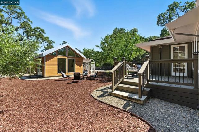 122 Stein Way, Orinda CA: https://media.crmls.org/mediaz/62628579-fb5d-4af5-ab5b-8c37d2238274.jpg