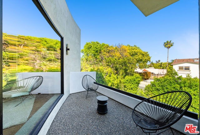 849 N Spaulding Avenue, Los Angeles CA: https://media.crmls.org/mediaz/62628691-889f-45c1-a3bf-8956fd21f1e3.jpg