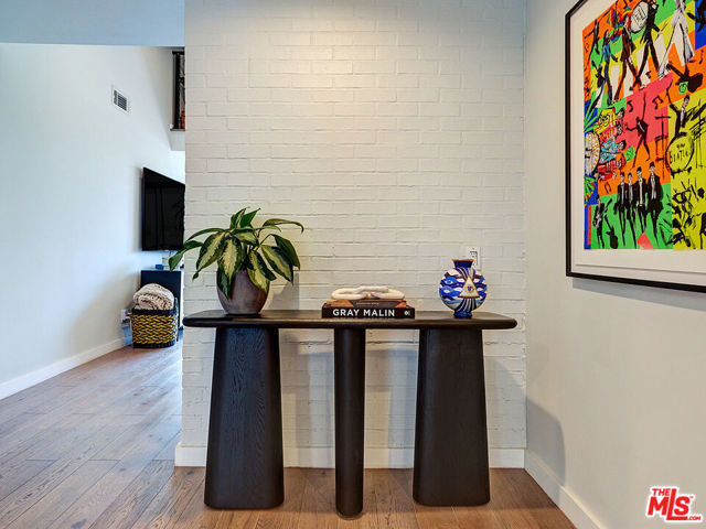 1830 Westholme Avenue, Los Angeles CA: https://media.crmls.org/mediaz/6262c14f-eafb-4684-bc25-44031e4d09ff.jpg