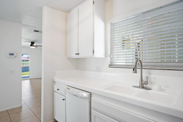 43726 Virginia Avenue, Palm Desert CA: https://media.crmls.org/mediaz/6262c60d-e8a0-468a-be46-043f2db5363e.jpg
