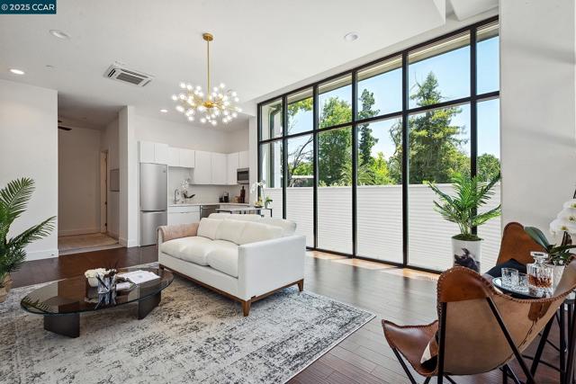 210 Lafayette Circle, Lafayette CA: https://media.crmls.org/mediaz/6262fd8e-4cc8-46cf-8ad1-5b21cd10ff96.jpg