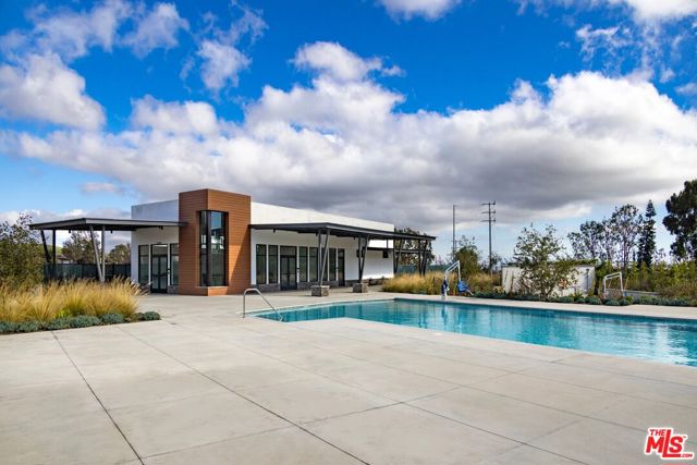 1666 Coral Sea Lane, Los Angeles CA: https://media.crmls.org/mediaz/6263401a-93ff-4306-9a1c-20a7fc62de06.jpg